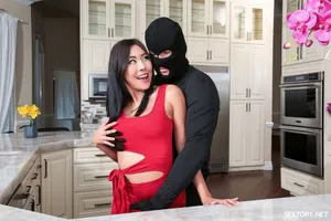 Anh trai trộm phang người yêu mỗi lần trễ tàu là đến ngủ nhờ mê man