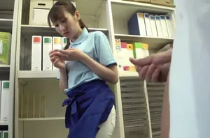 Thầy giáo chủ nhiệm khó xử trước cô học trò thường xuyên lôi kéo dỗ