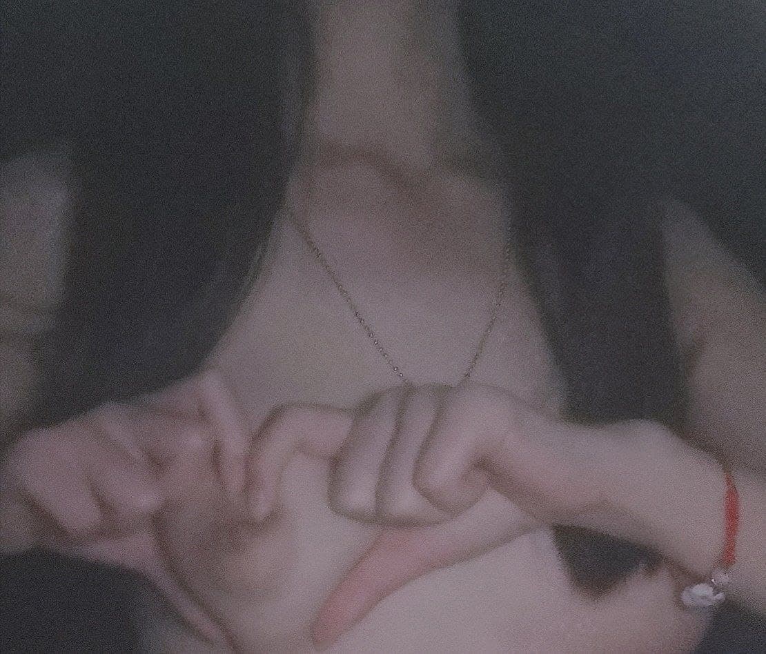 Tăng ca đêm, tôi phải ngủ nhờ nhà nữ đồng nghiệp vì cơn bão lớn