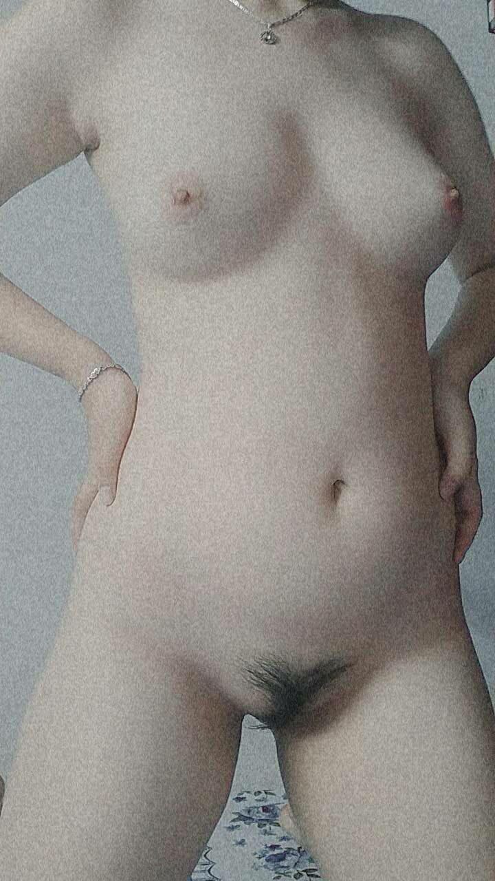 Bô tiểu thịt tinh dịch, vợ lụa đen ngực to quan hệ tập thể với những gã phát điên vì tinh trùng, phô bày khuôn mặt, xoa vú và chơi đùa với âm hộ, quan hệ bằng miệng và cổ họng sâu, con cặc không thể thủ dâm đang ở ngay trước mặt...